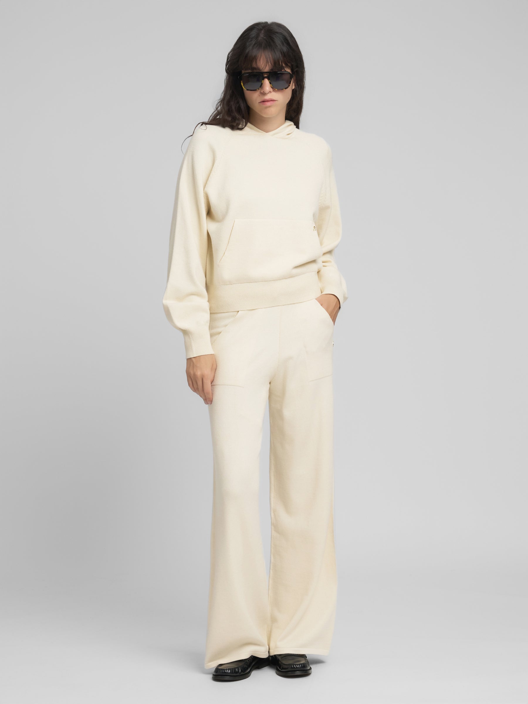 DK3902.000.G23372 Plačios megztos kelnės