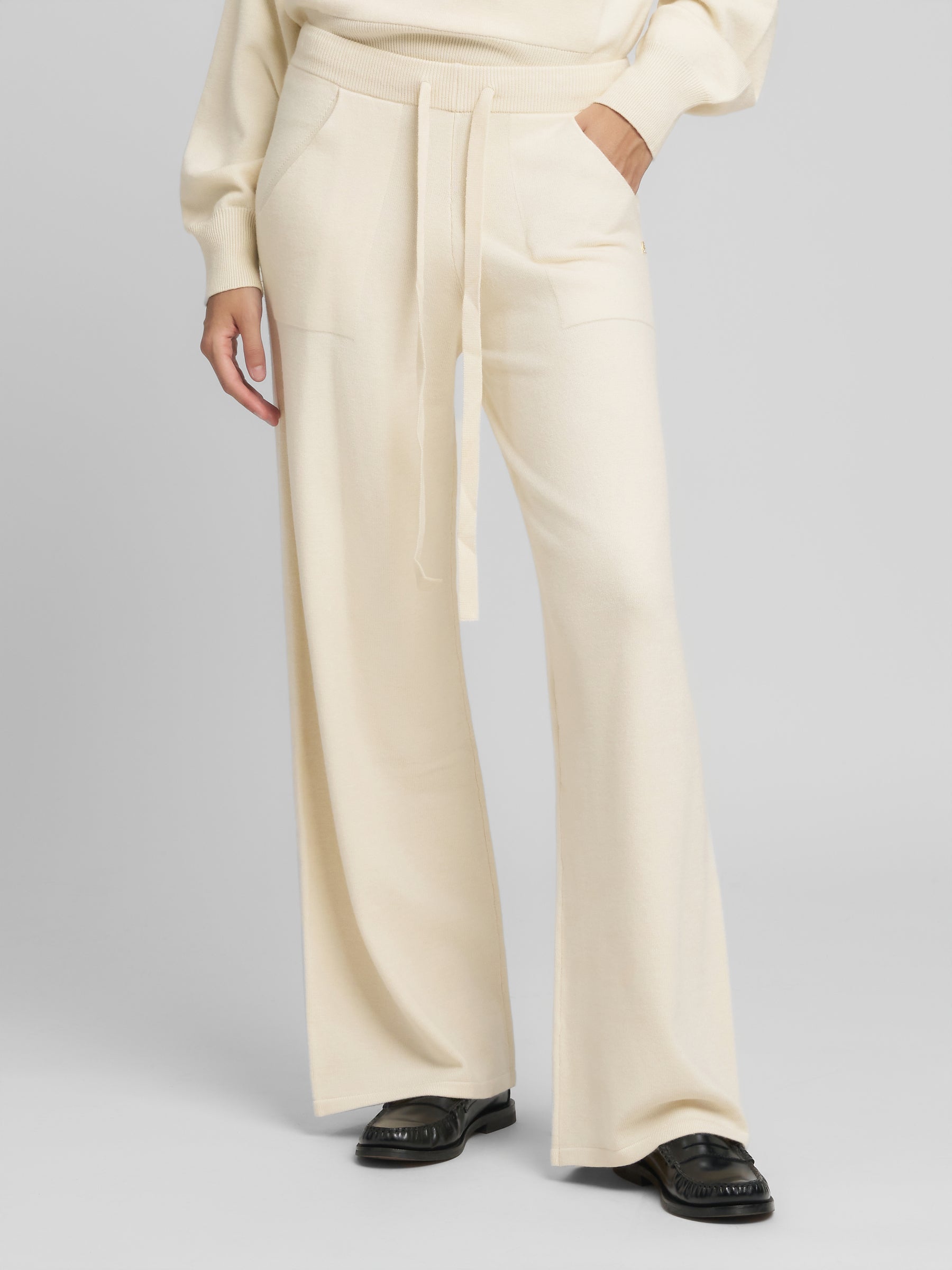 DK3902.000.G23372 Plačios megztos kelnės