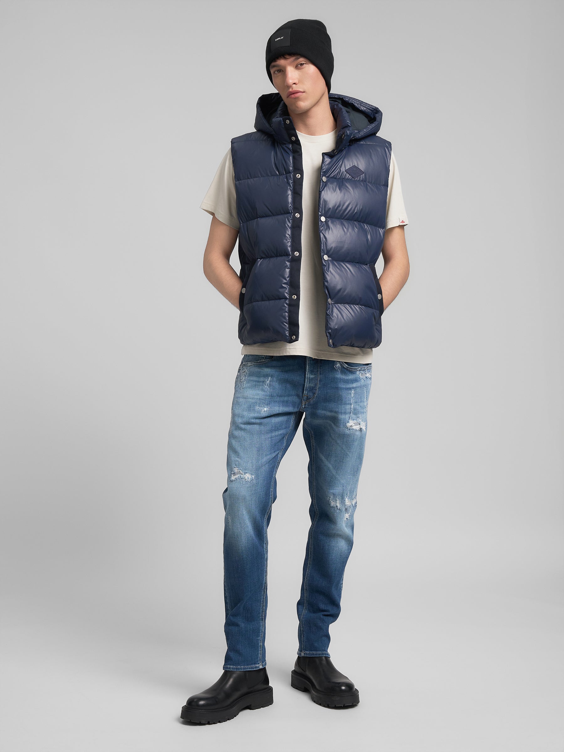 M8475 .000.85304S Liemenė su kapišonu