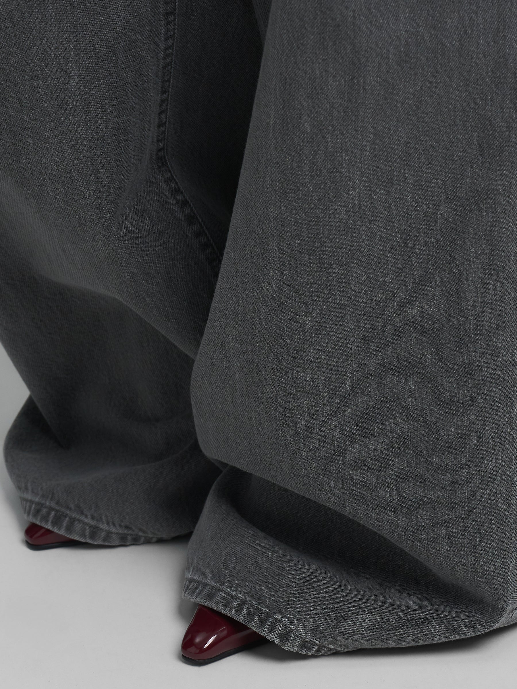 WA535D.000.938 933 Platūs džinsai