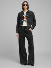 WB520 .000.739 993 Platėjantys džinsai