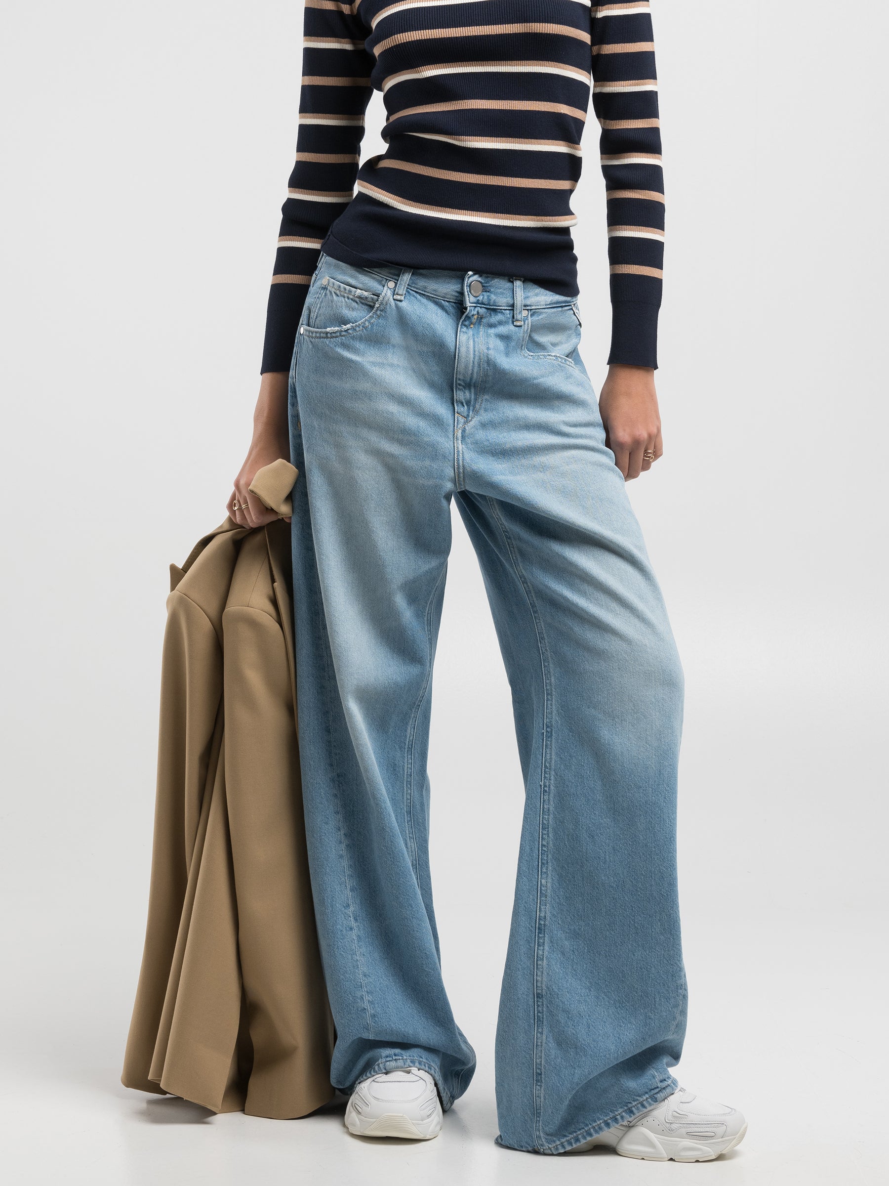 Baggy- fit moteriški džinsai NARJA