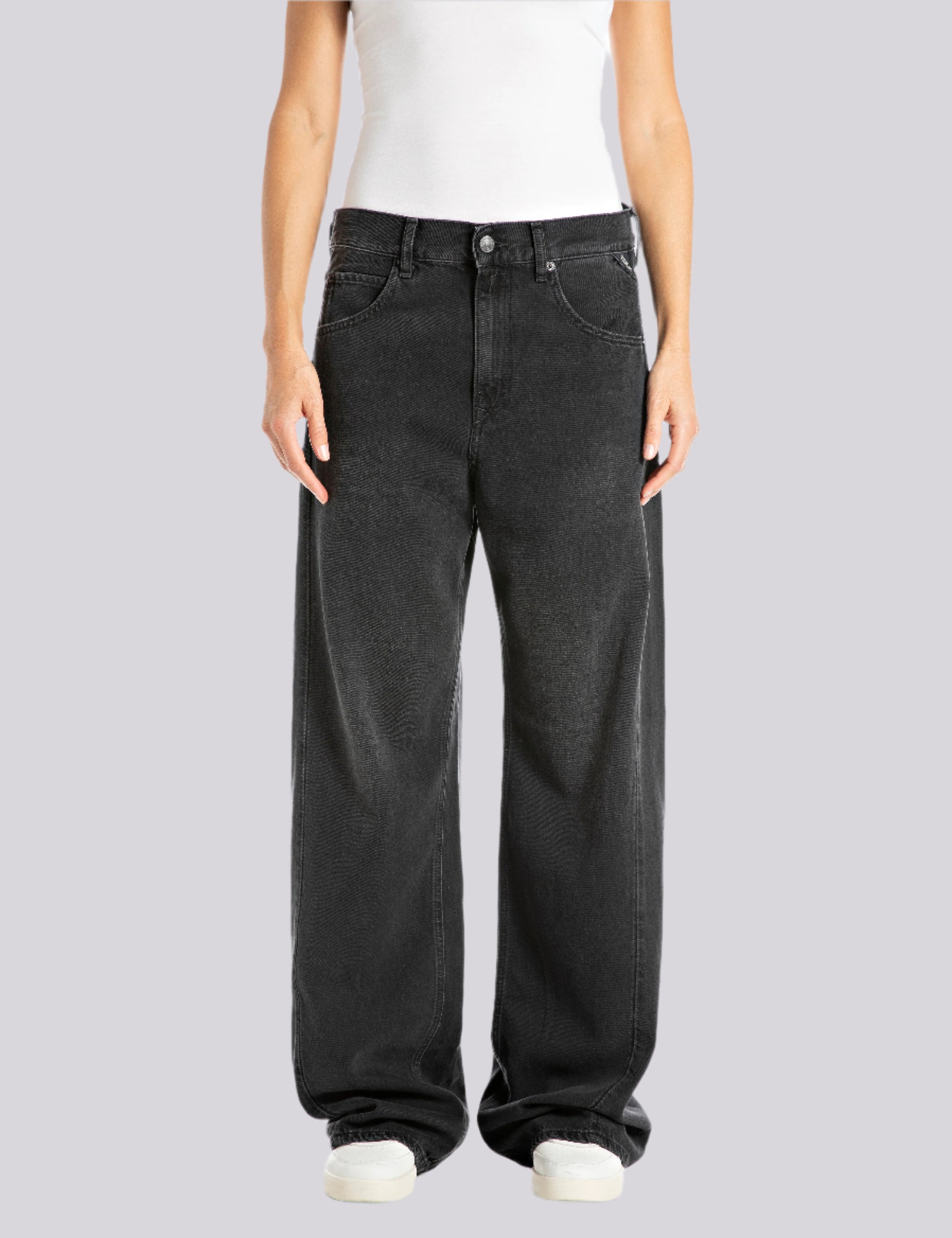 WB520 .000.806 985 Platūs džinsai