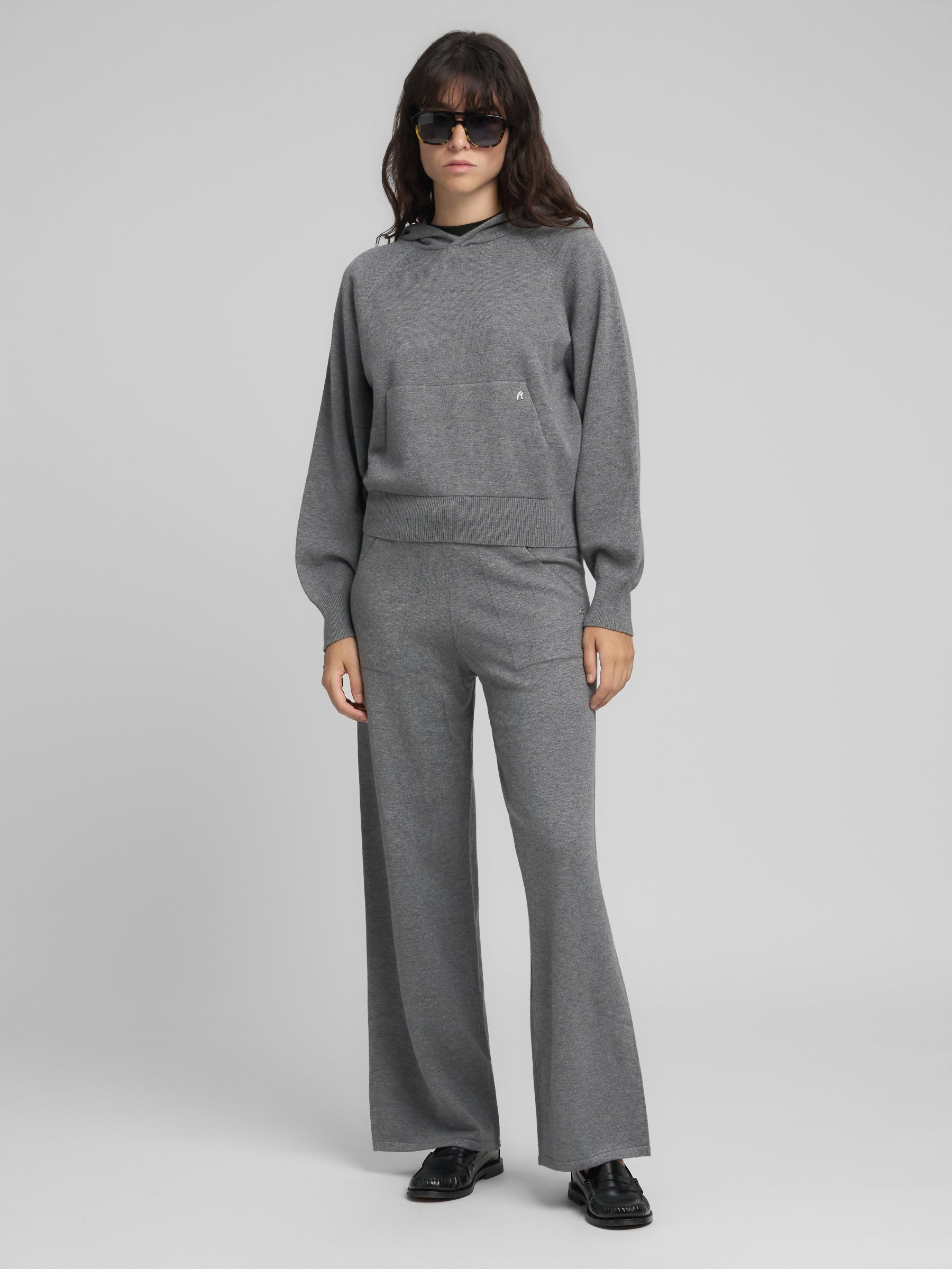 DK3902.000.G23372 Megztos kelnės