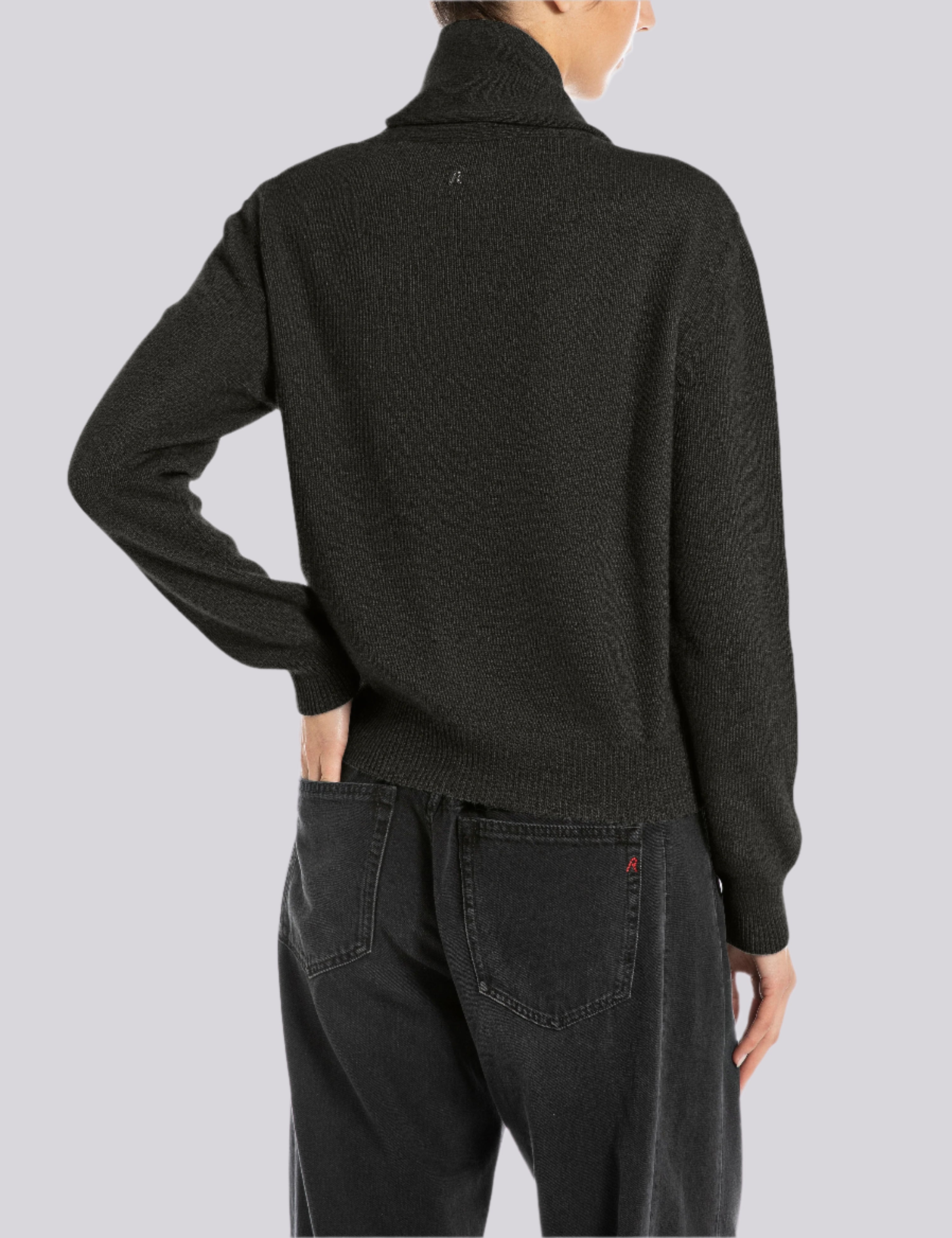 DK3923.000.G22726 Megztinis