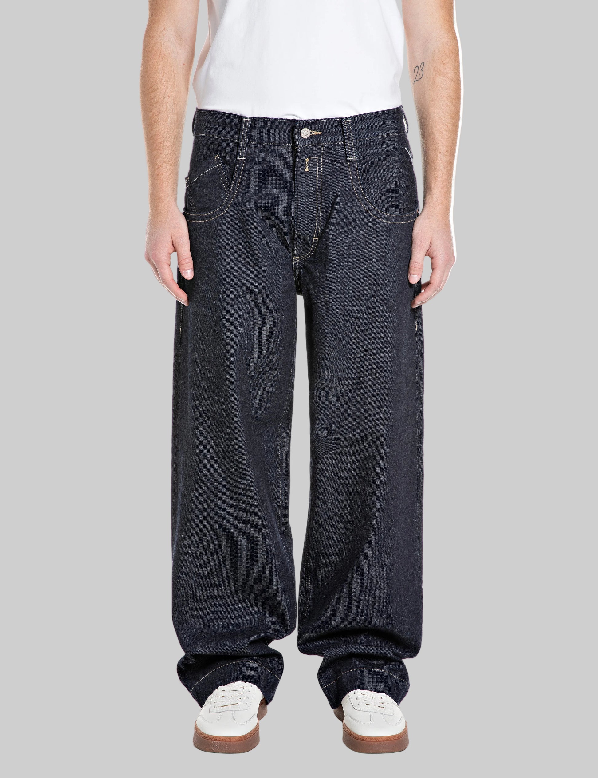 M1011 .000.800 X02 Platūs džinsai