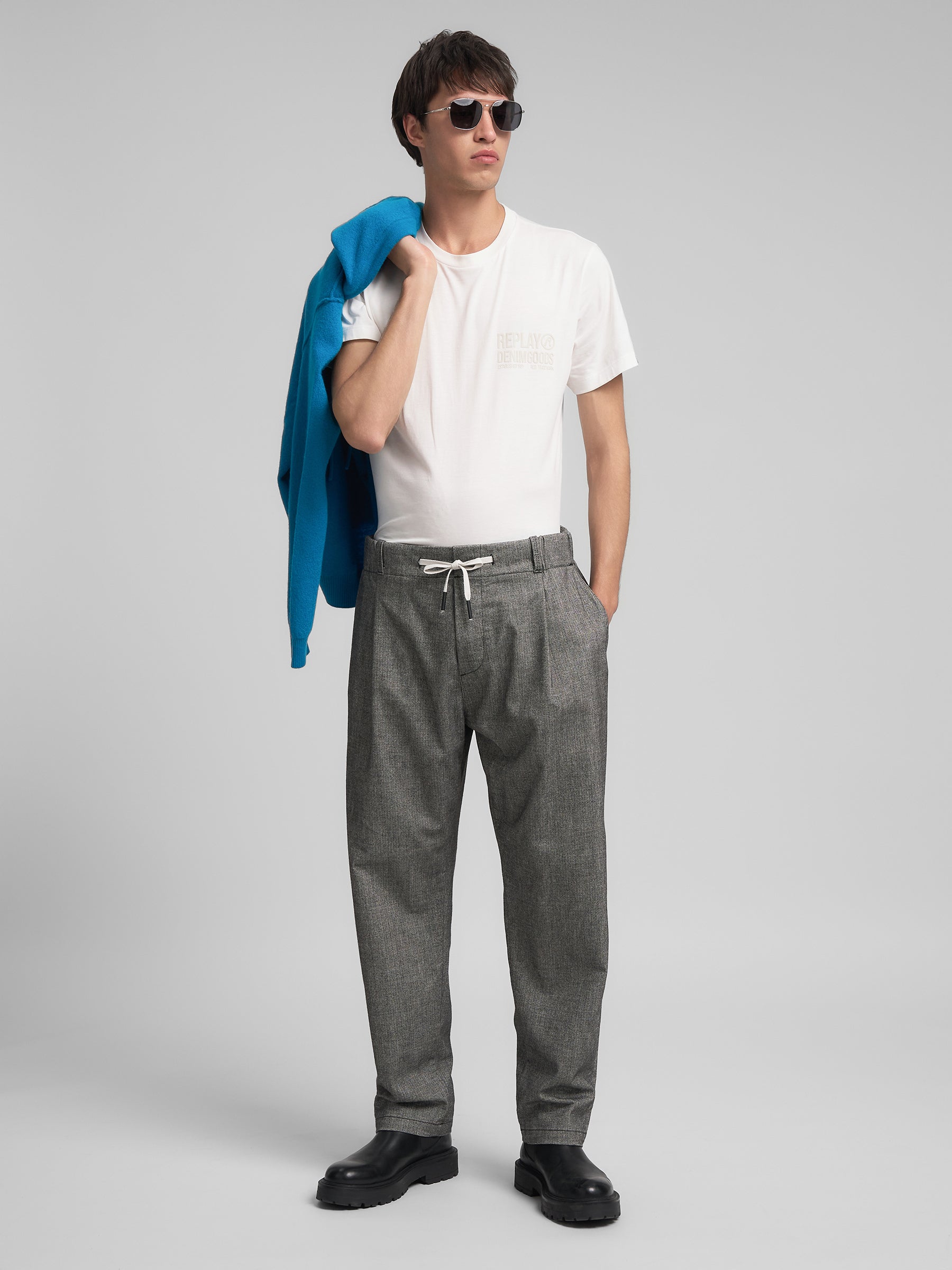 M9011 .000.85389 Kelnės