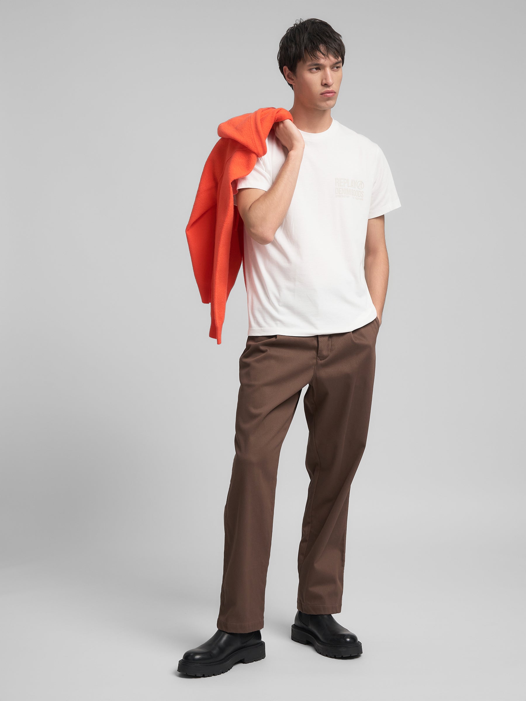 M9047T.000.85381 Kelnės