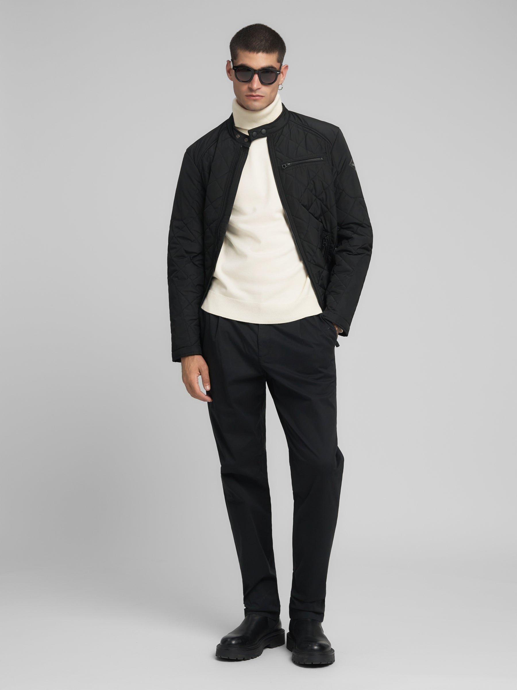 UK4892.000.G23372 Megztinis