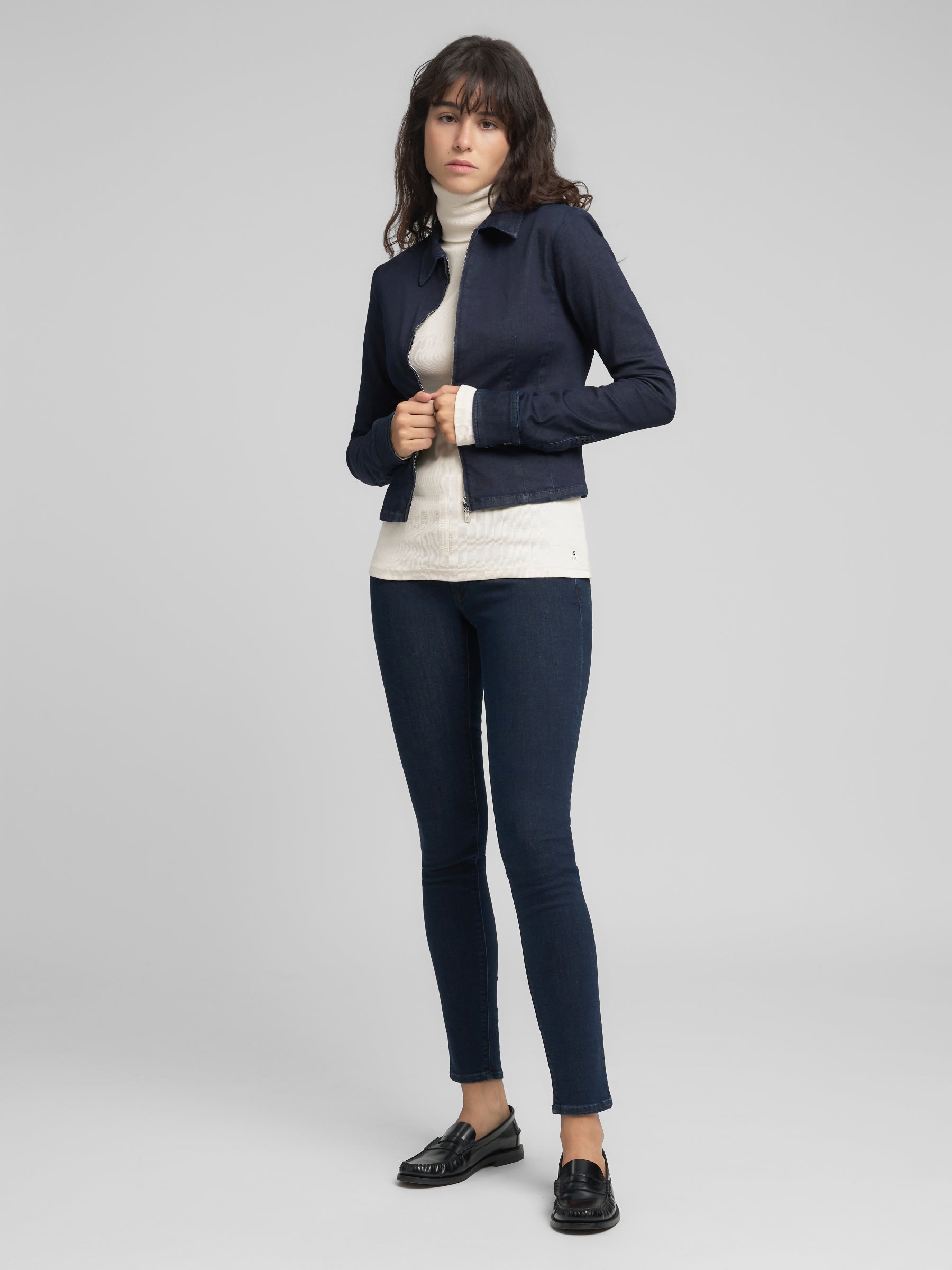 W2416 .000.821 93C Aptemptas žaketas