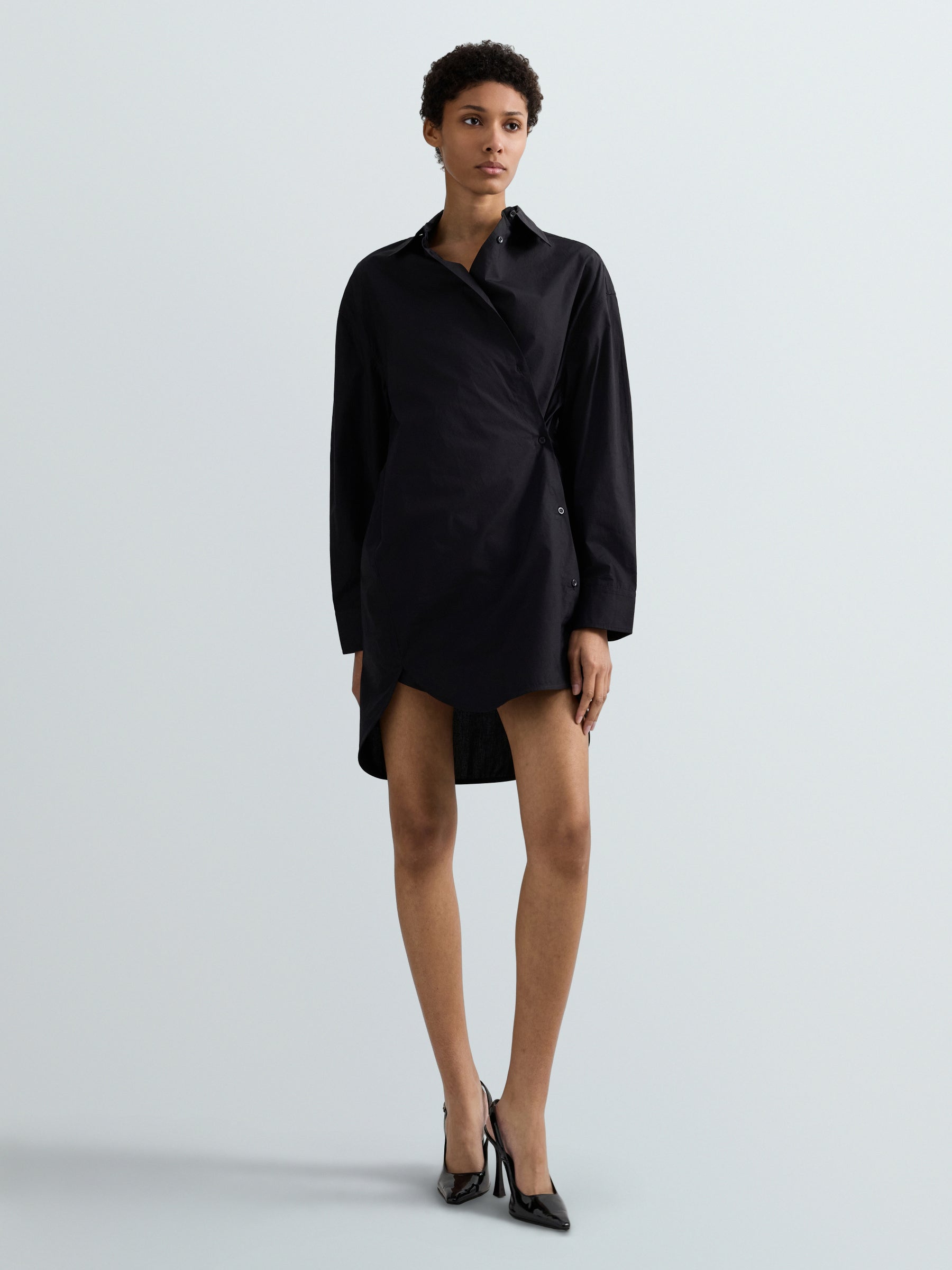 W9238 .000.85480 Lengva, trumpa suknelė