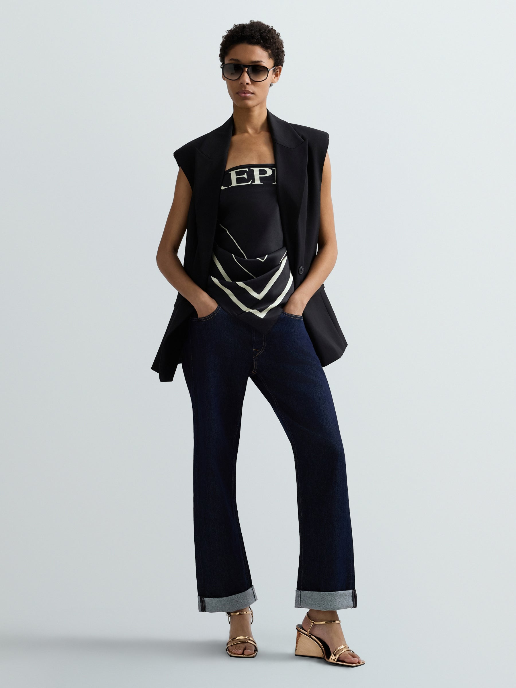 WA532 .000.873 07 Tiesūs džinsai